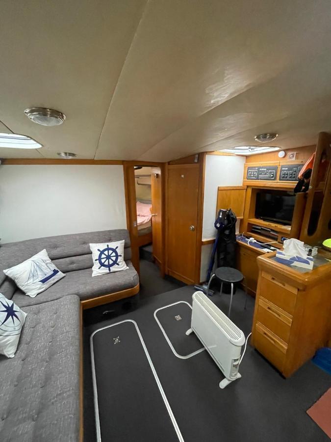 Luxury Boat 호텔 체터시 외부 사진